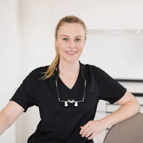 Das Team der Zahnarztpraxis am Albtalbahnhof: Zahnärztin Frauke Borchert